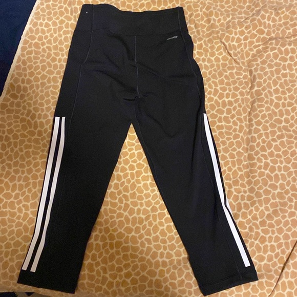 Adidas leggings capri length, black , size XS. - Picture 8 of 8